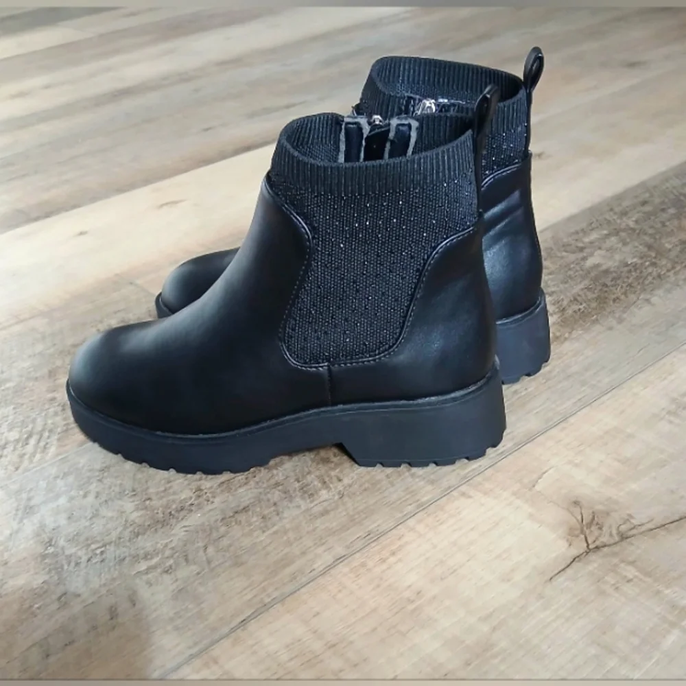 NWOT Marc Fisher Big Girls Heidi Platform Outsole Chelsea Boots Size 5
